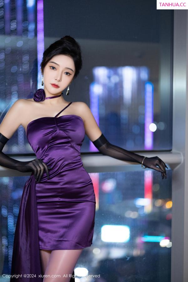 王馨瑶  [XiuRen]高清写真图 2024.06.13 No.8698 王馨瑶yanni 丝袜美腿第2张图片
